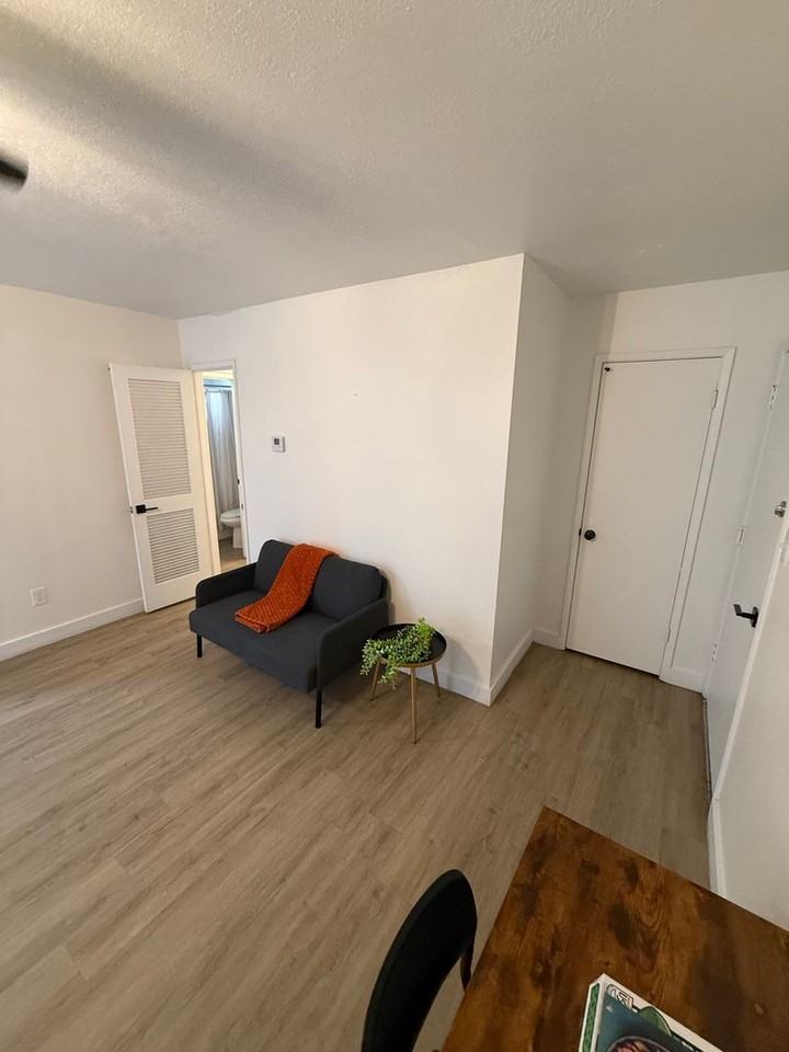302 E Monte Vista Rd - Photo 4 of 19