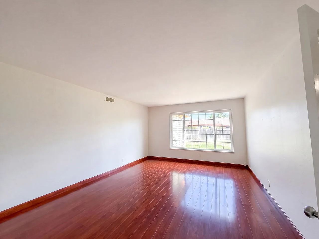 1801 60th Avenue - Photo 3 of 7