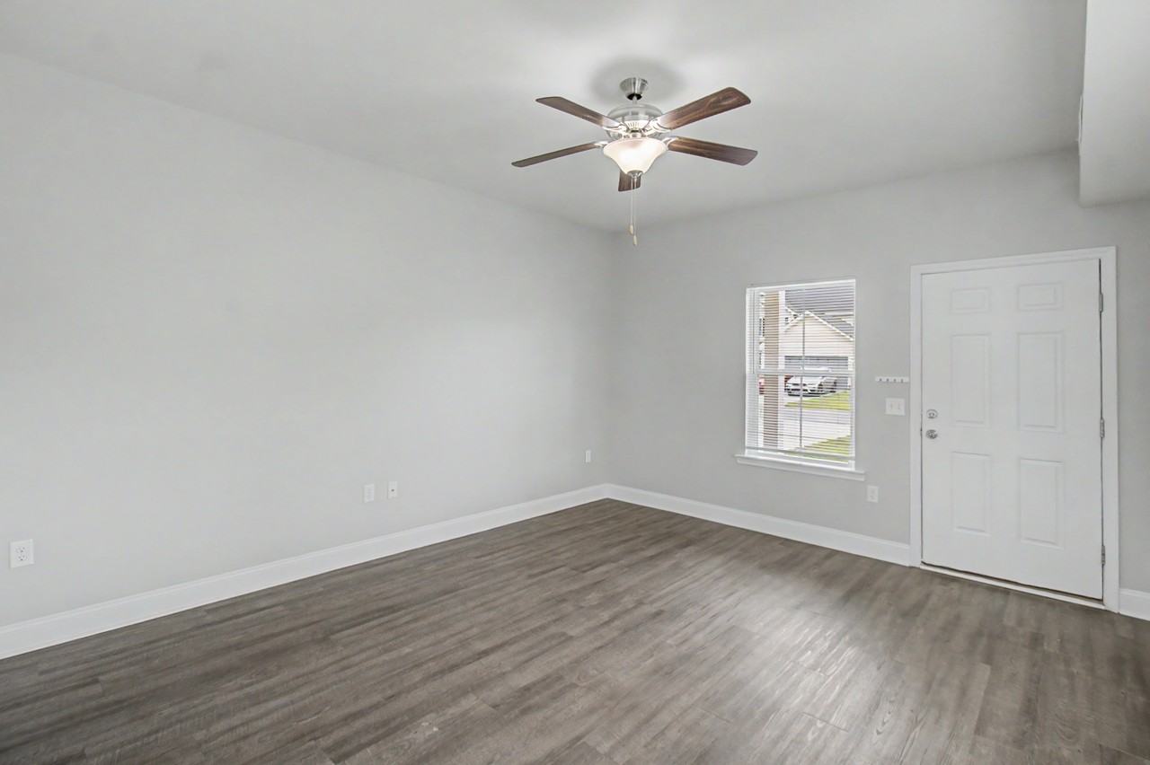 702 Mill Creek Cir #1 - Photo 5 of 38