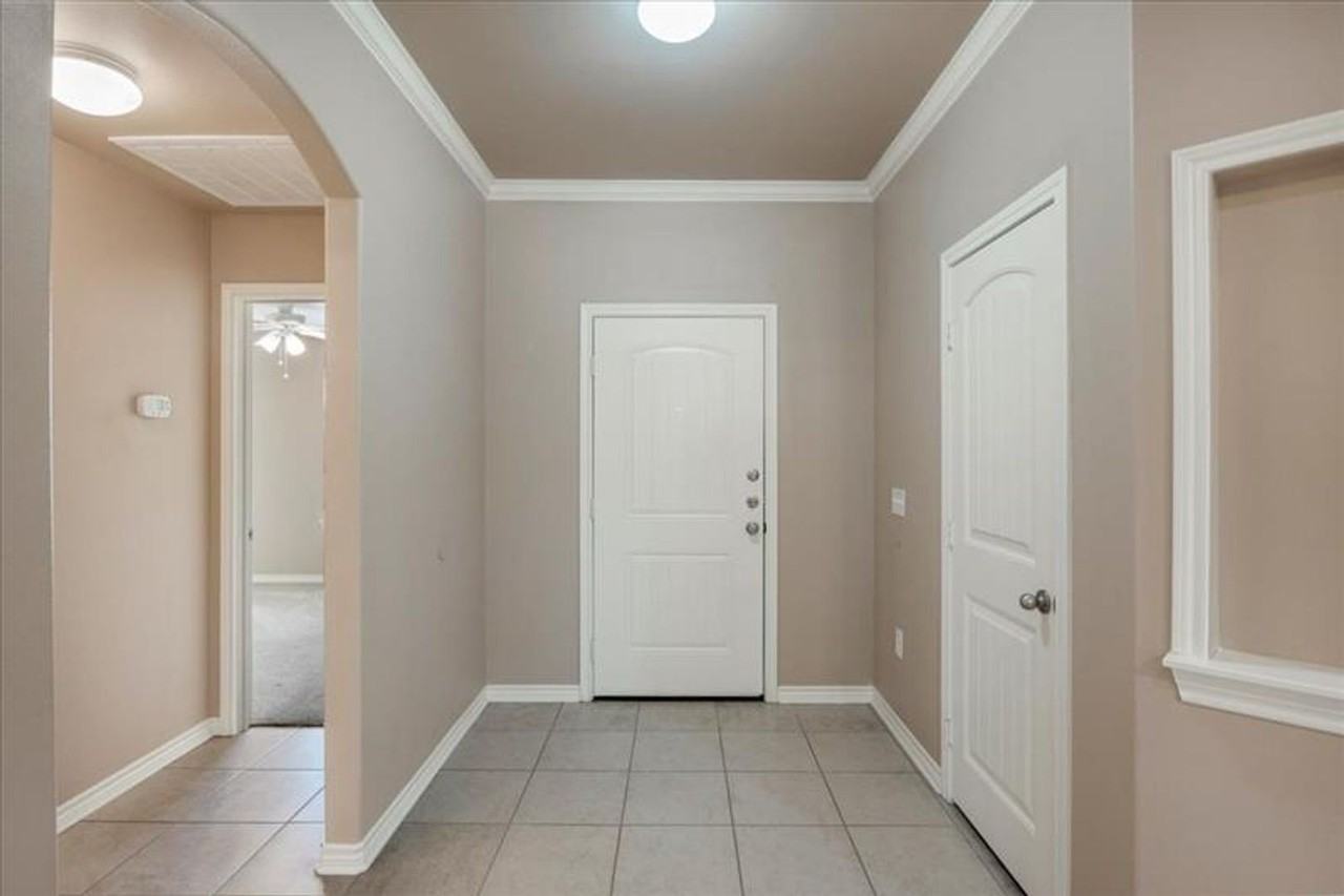 4013 Stonebridge Dr - Photo 3 of 21