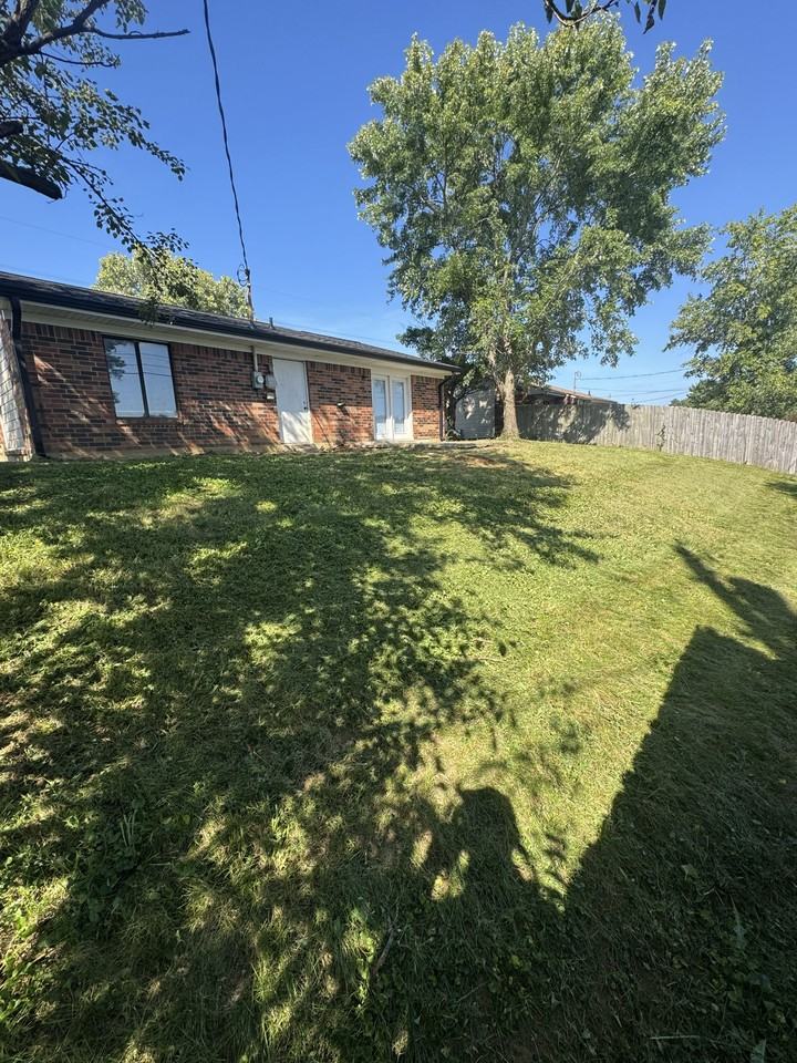 208 Madison Hills Blvd #208 - Photo 2 of 11