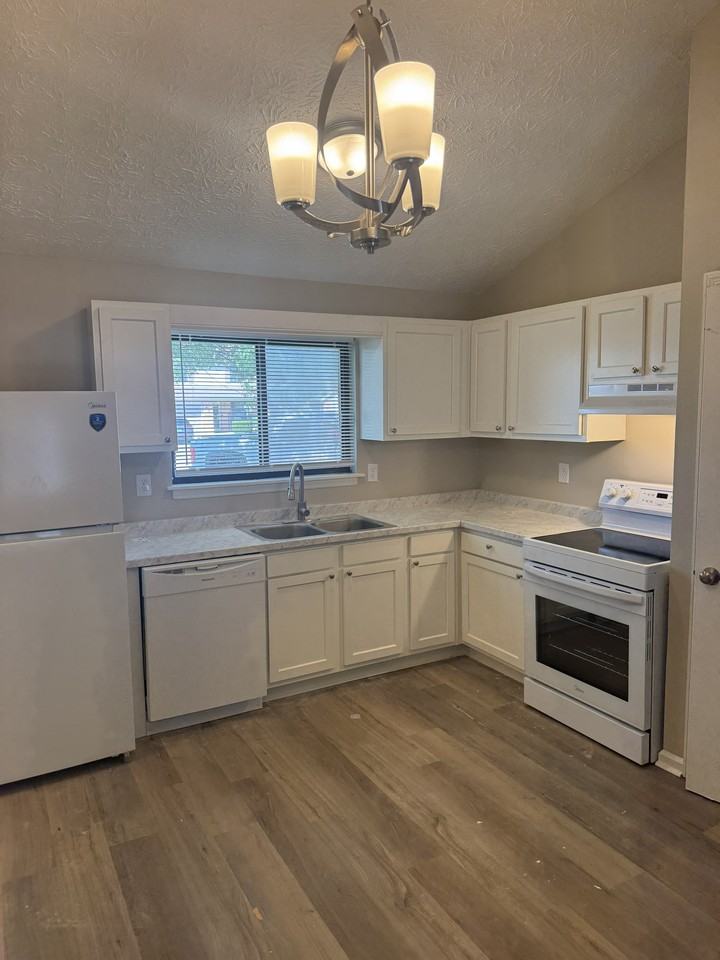 208 Madison Hills Blvd #208 - Photo 4 of 11