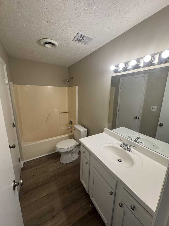 208 Madison Hills Blvd #208 - Photo 6 of 11
