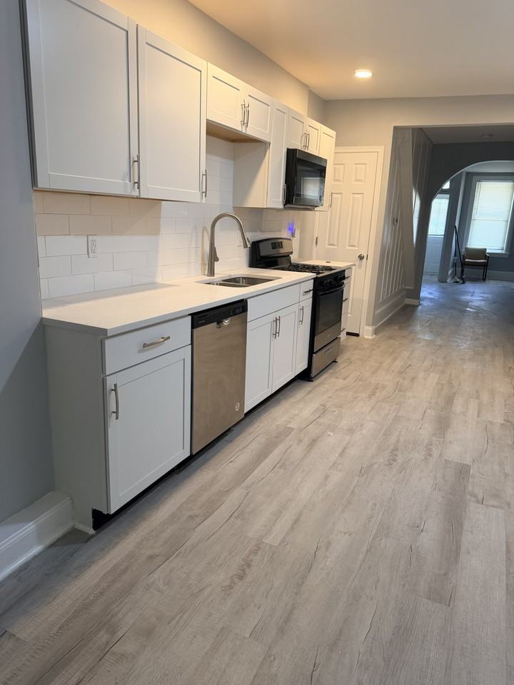 701 N Jackson St #1 - Photo 5 of 6