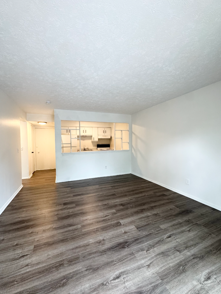 7810 Blondo St - Photo 5 of 13