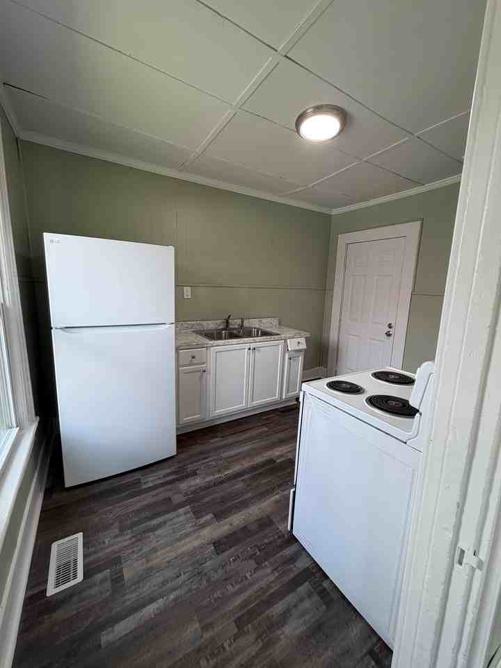 714 Henderson Ave #1 - Photo 2 of 16