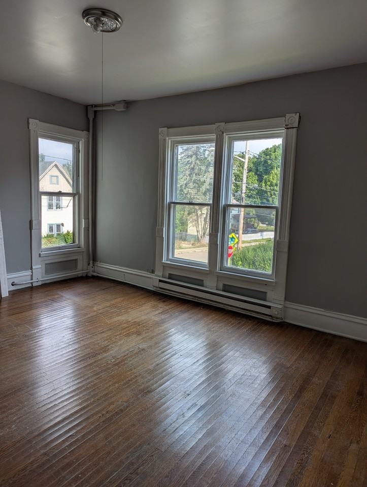 225 Forest Ave #1 - Photo 2 of 7