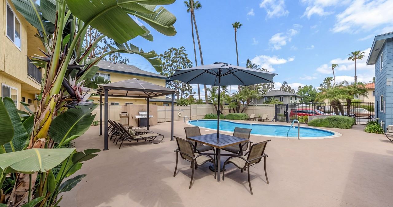 Villa Pacific Townhomes - Photo 2 of 11