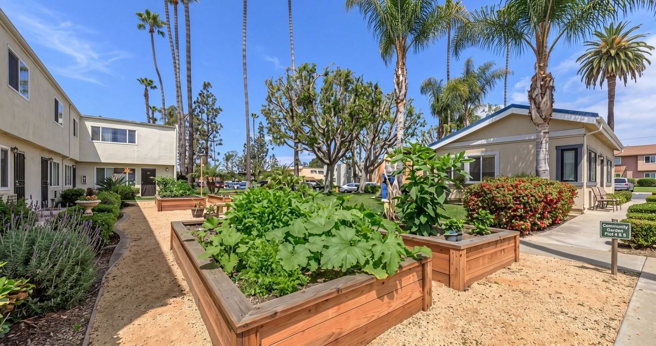 Villa Pacific Townhomes - Photo 3 of 11