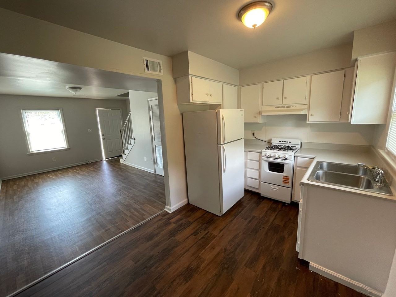 Chesterfield Court - Photo 4 of 27