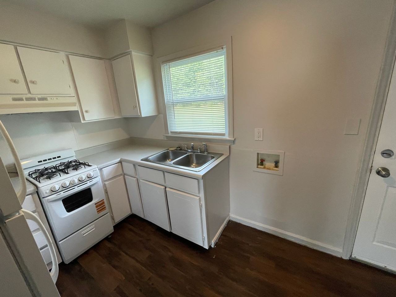 Chesterfield Court - Photo 5 of 27