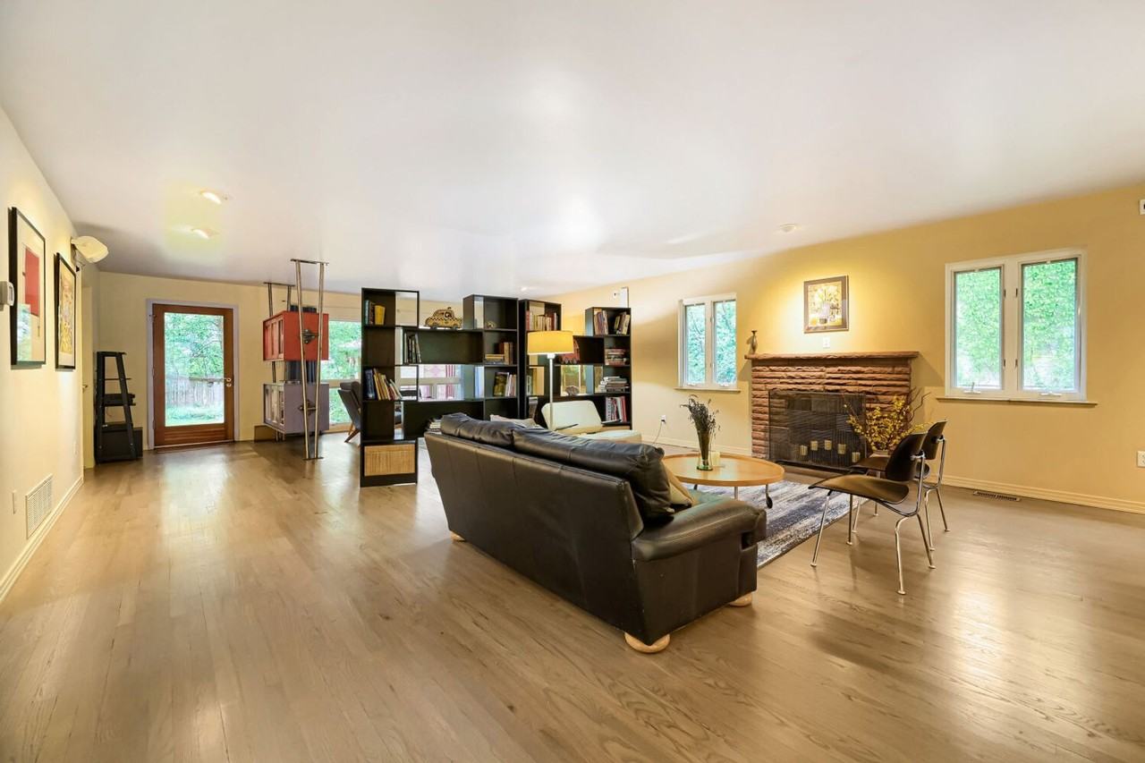726 Pine St - Photo 5 of 34