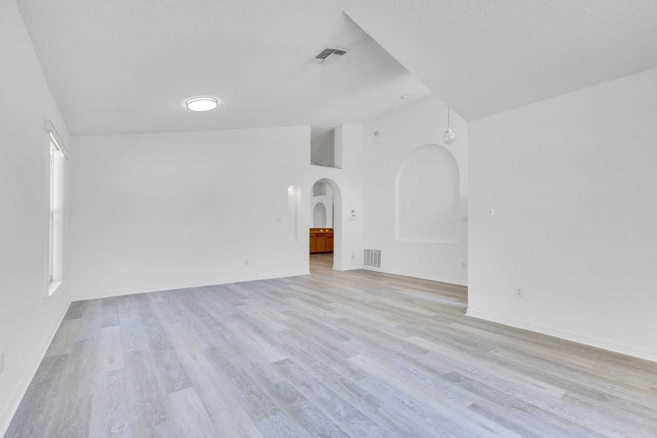 7931 Oakstone Ct #1 - Photo 5 of 27