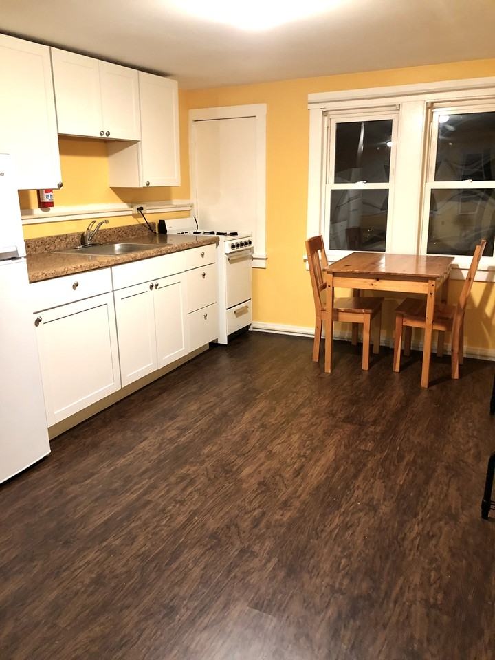 223 N 10th St #1 - Photo 2 of 6