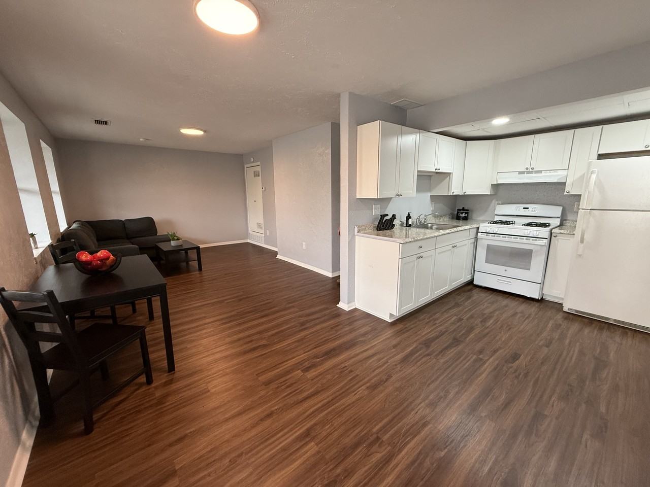 950 Klondyke Ave Apt C #1 - Photo 2 of 8