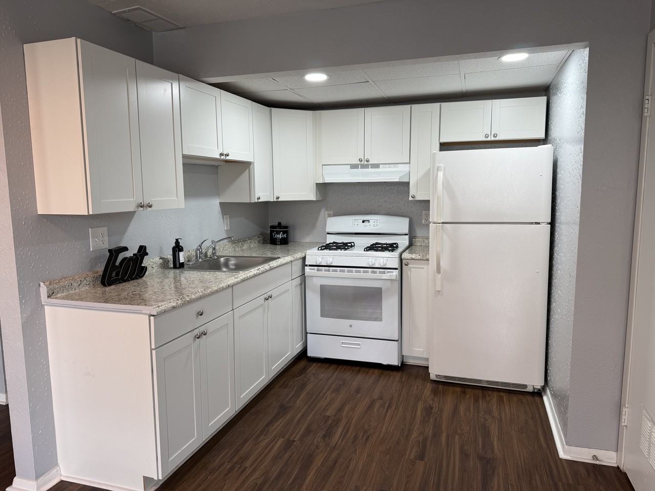950 Klondyke Ave Apt C #1 - Photo 3 of 8