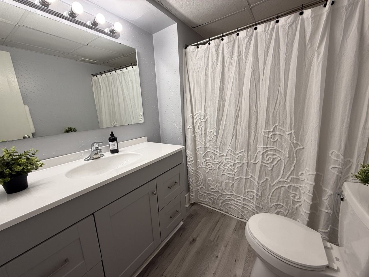 950 Klondyke Ave Apt C #1 - Photo 6 of 8