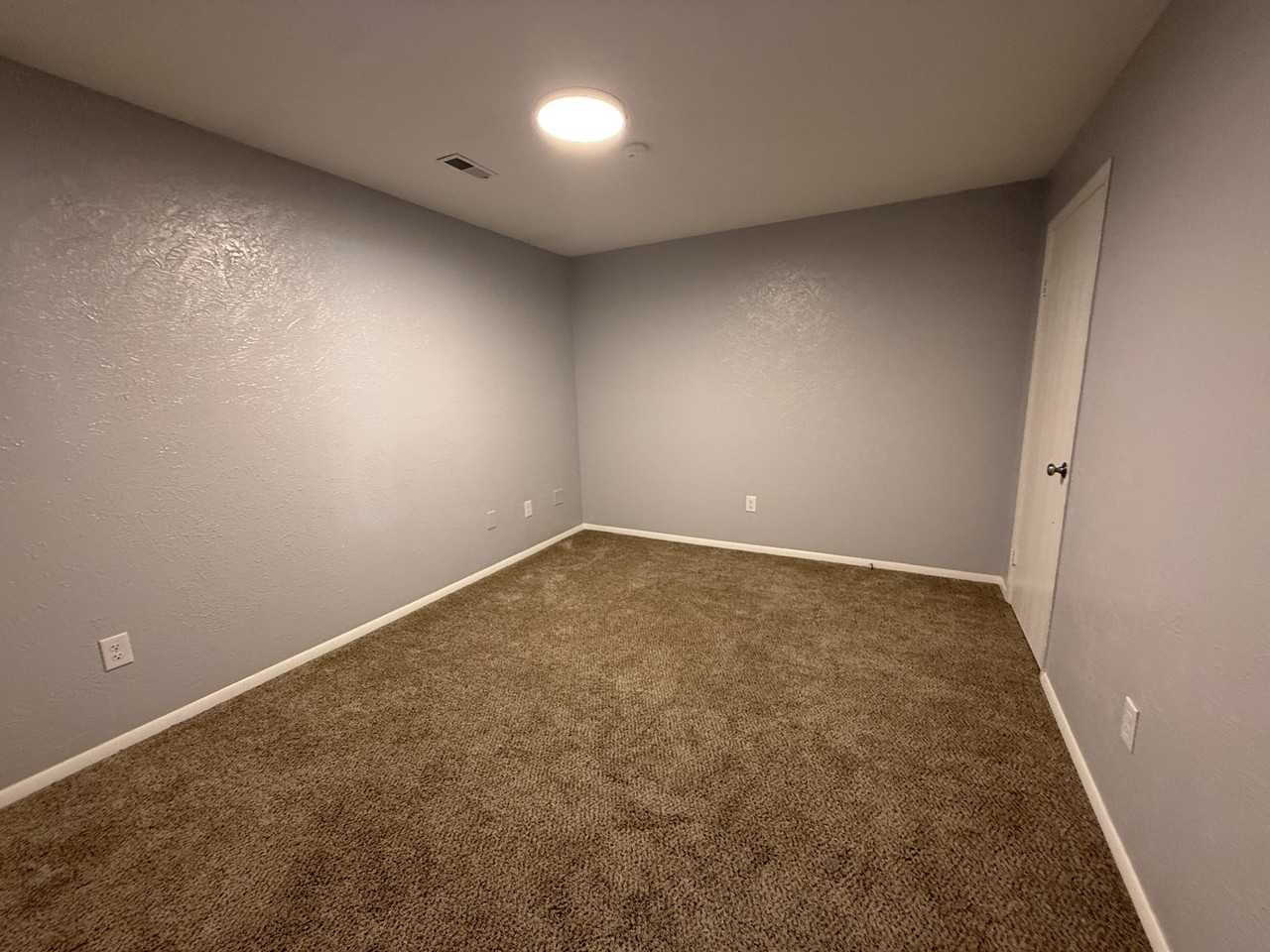 950 Klondyke Ave Apt C #1 - Photo 7 of 8
