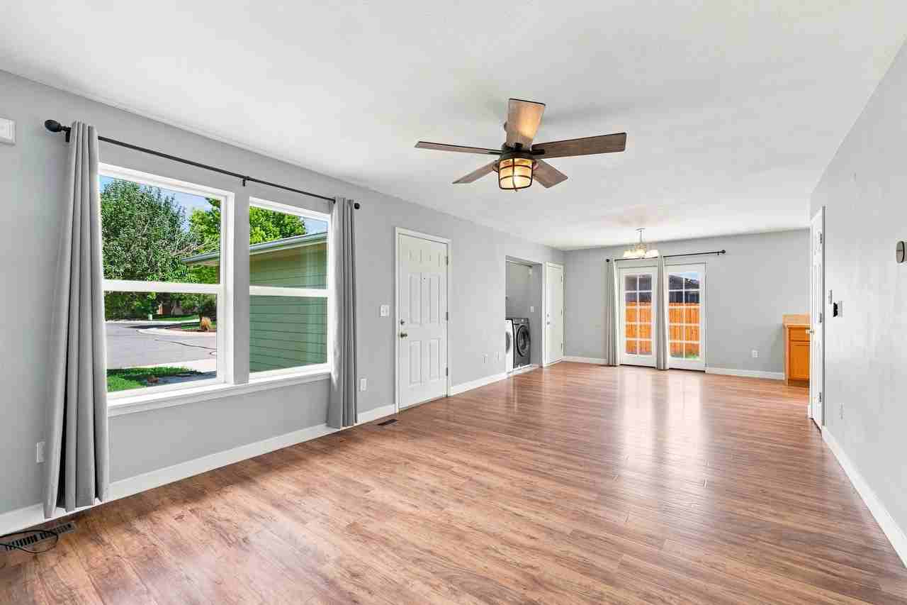 403 Broadview Dr - Photo 5 of 17