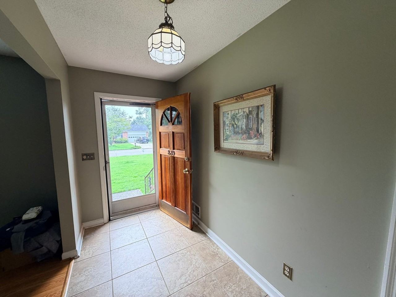 839 Malibu Dr - Photo 3 of 35
