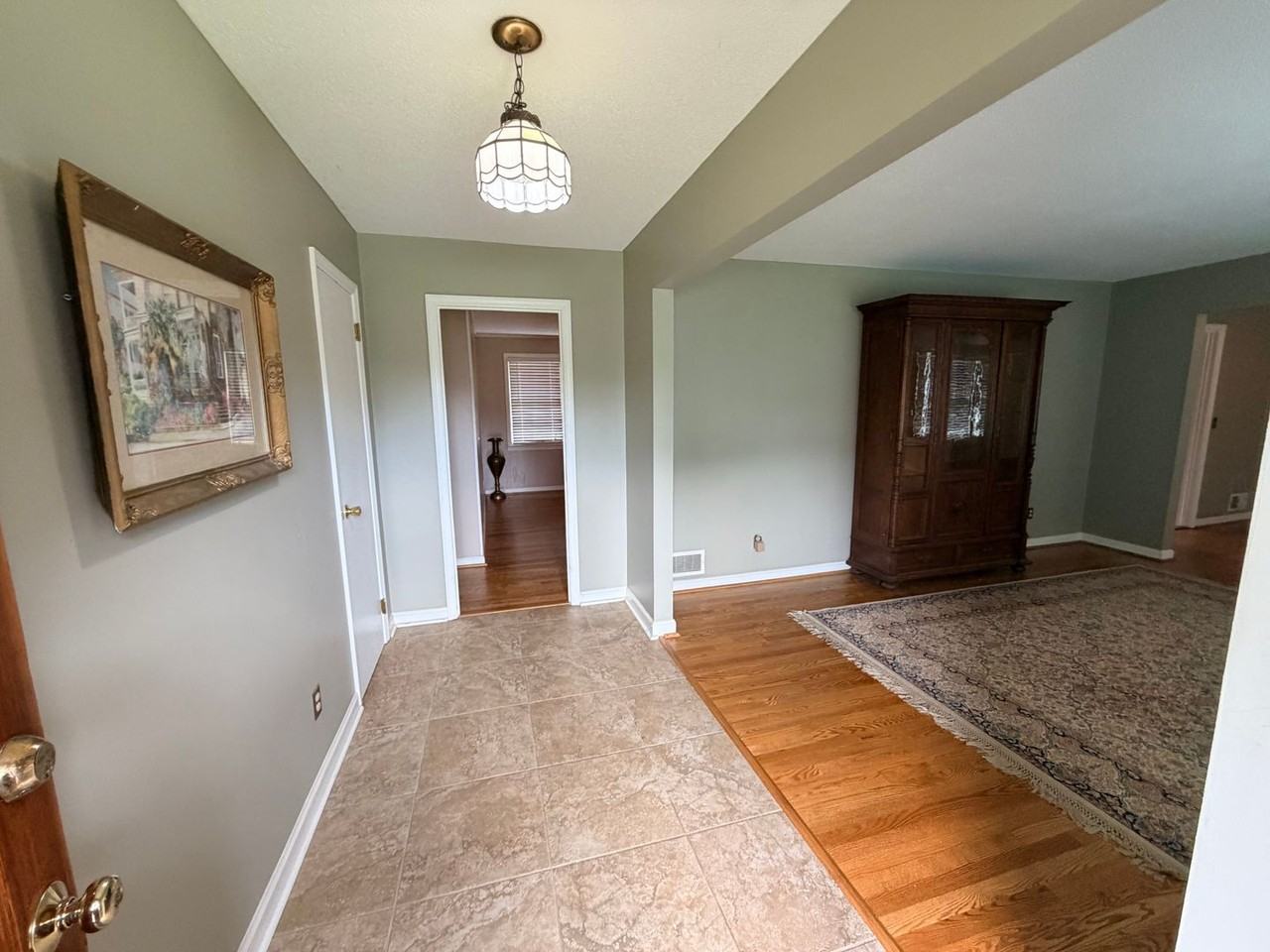 839 Malibu Dr - Photo 4 of 35