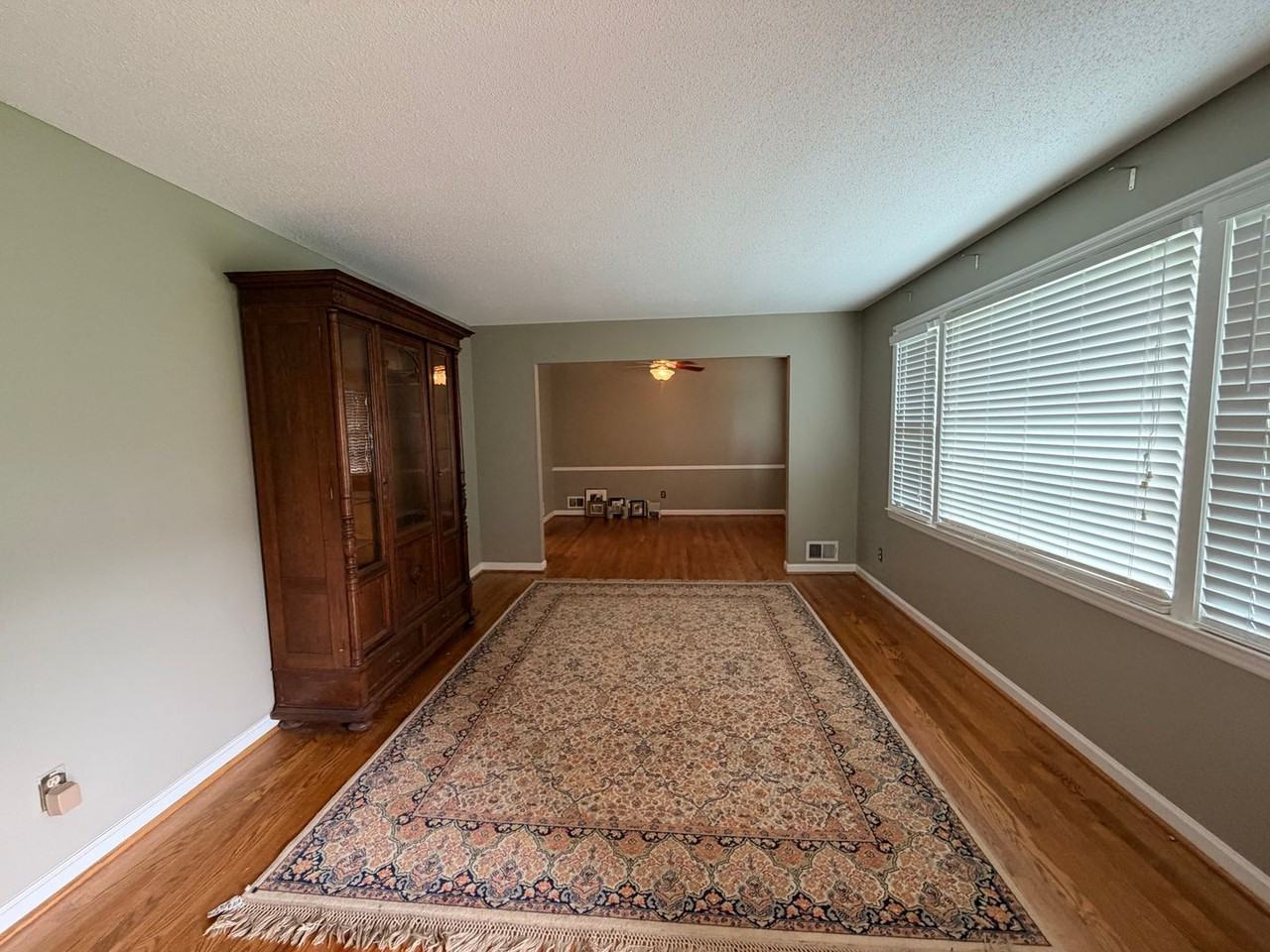 839 Malibu Dr - Photo 5 of 35