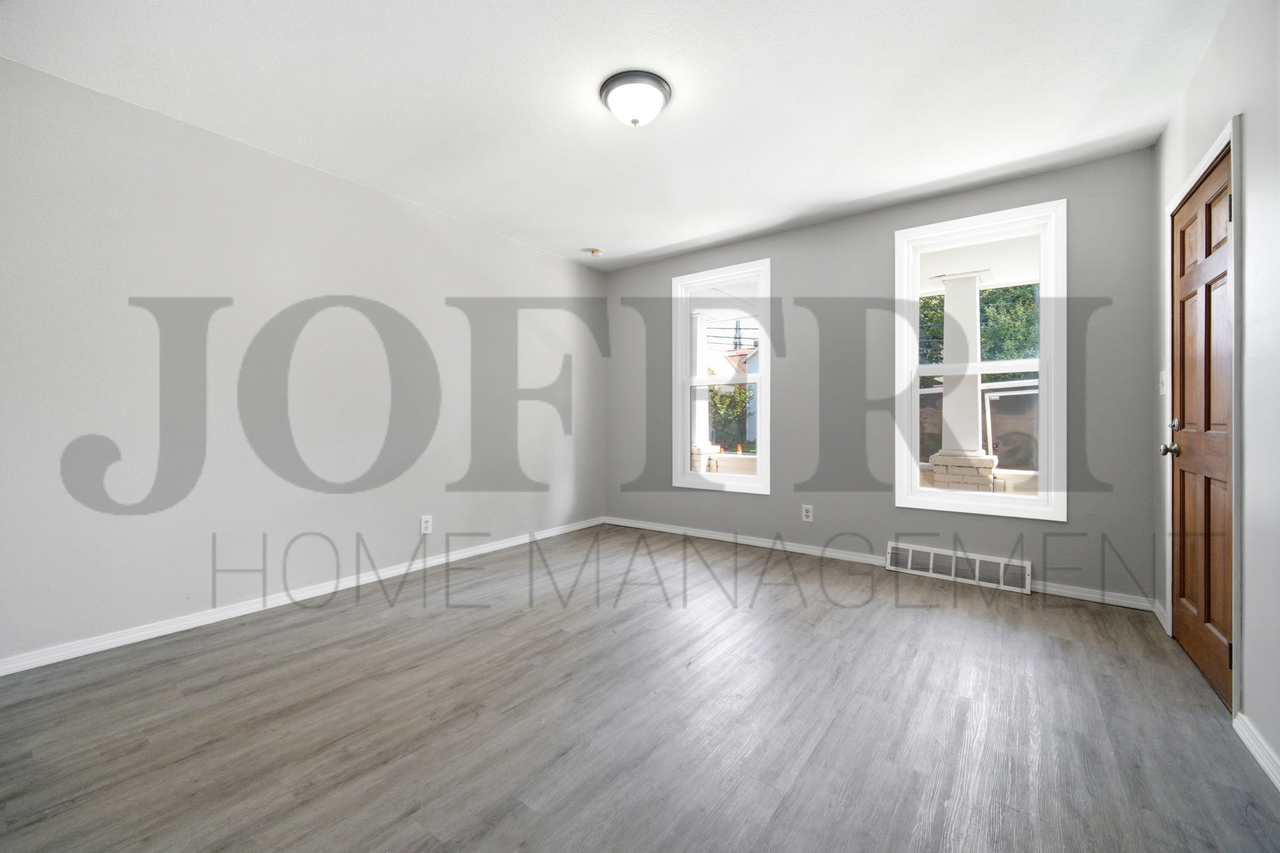 2116 W 32nd St #DOWN - Photo 3 of 12