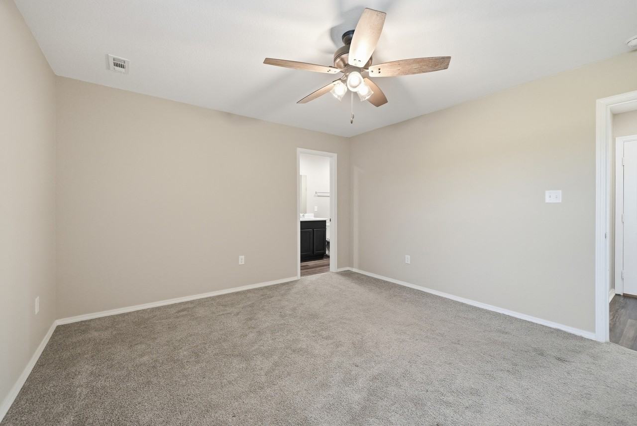 19 Farmhouse Cir #1 - Photo 4 of 11