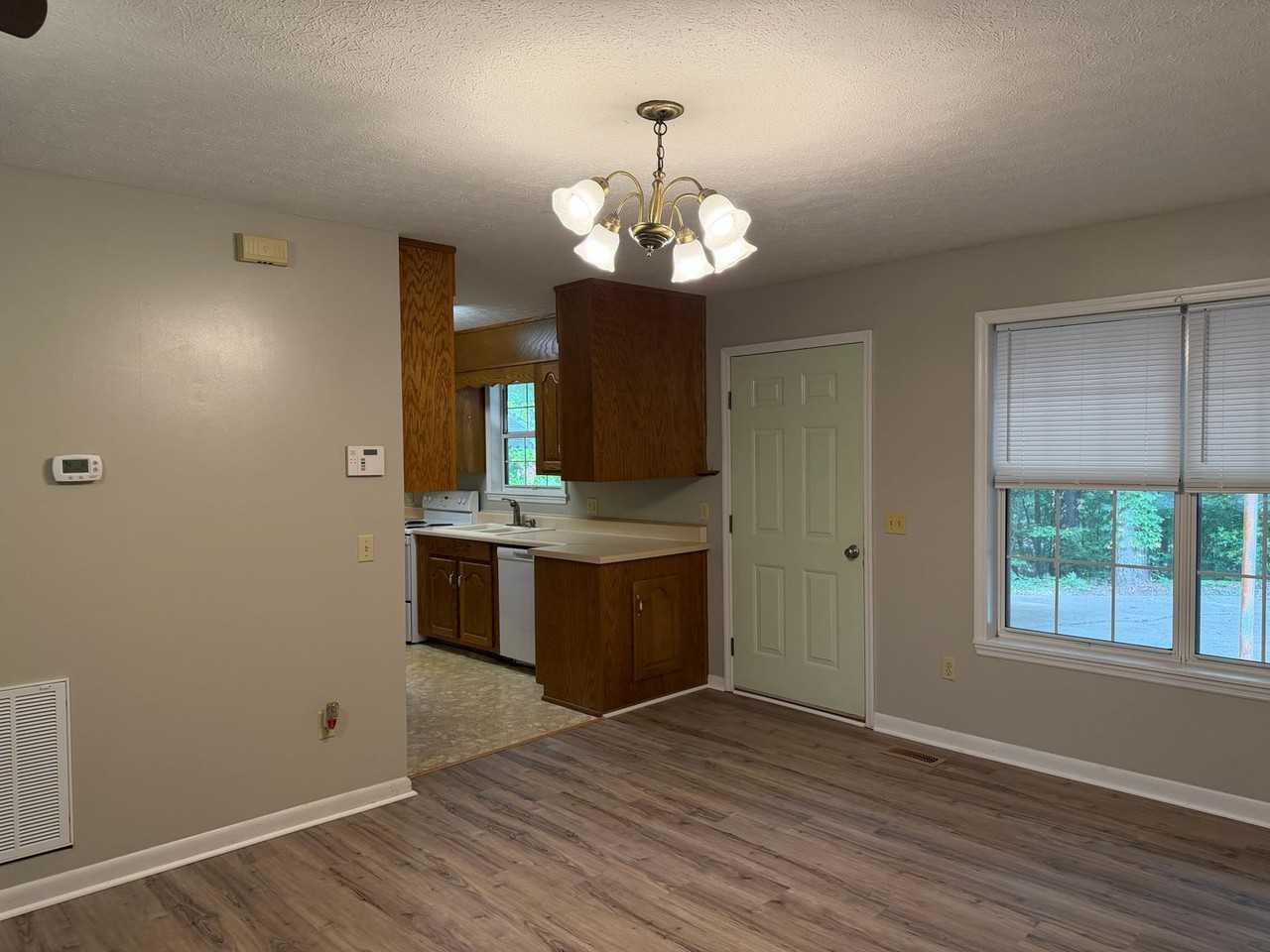 4084 Friendship Rd - Photo 6 of 33