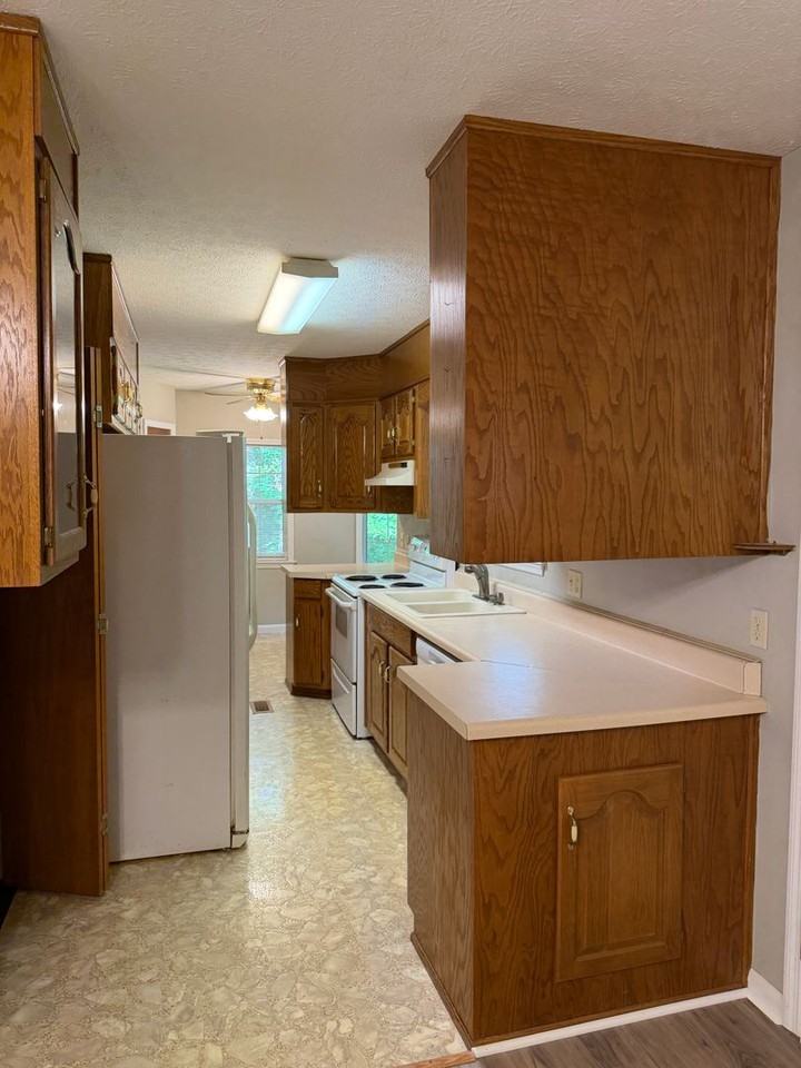 4084 Friendship Rd - Photo 7 of 33
