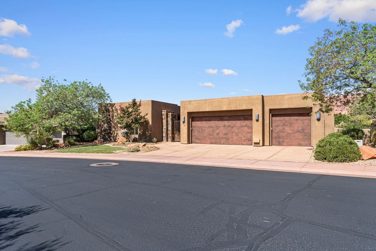3052 N Snow Canyon Pkwy - Photo 2 of 40