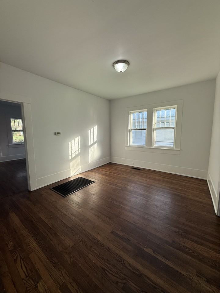 929 Jackson Blvd #1 - Photo 2 of 10