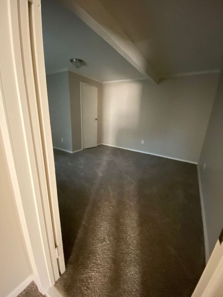 408 Ne Ash Ct - Photo 2 of 7