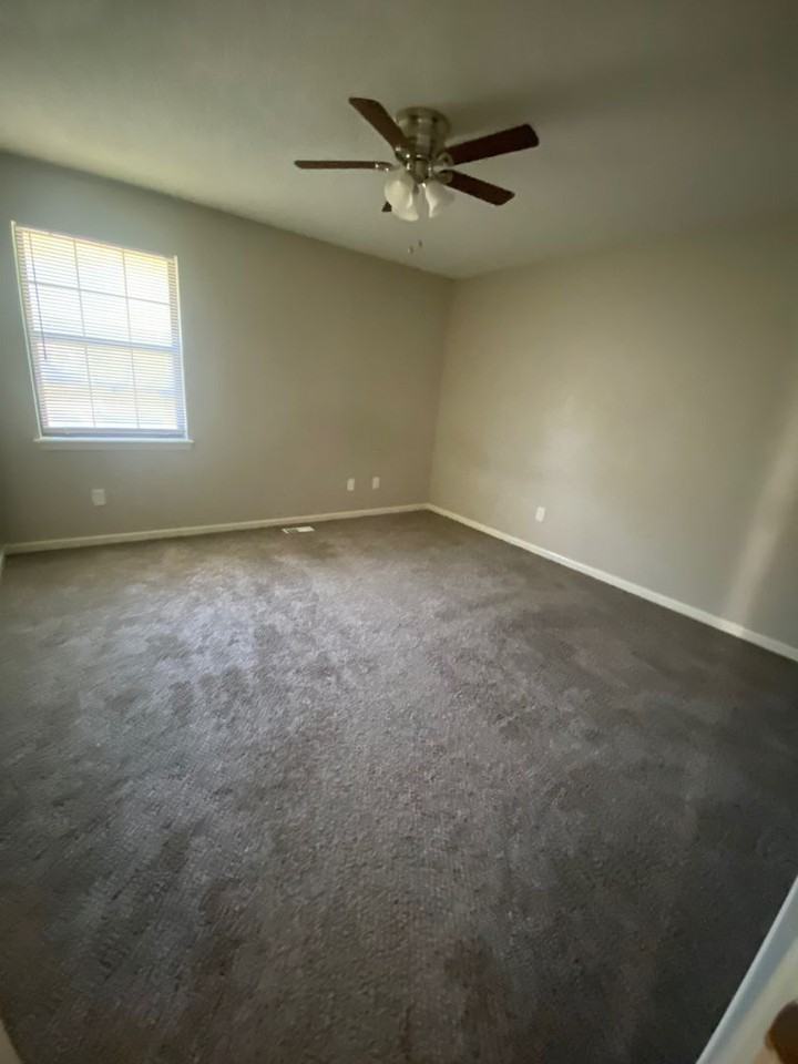 408 Ne Ash Ct - Photo 3 of 7
