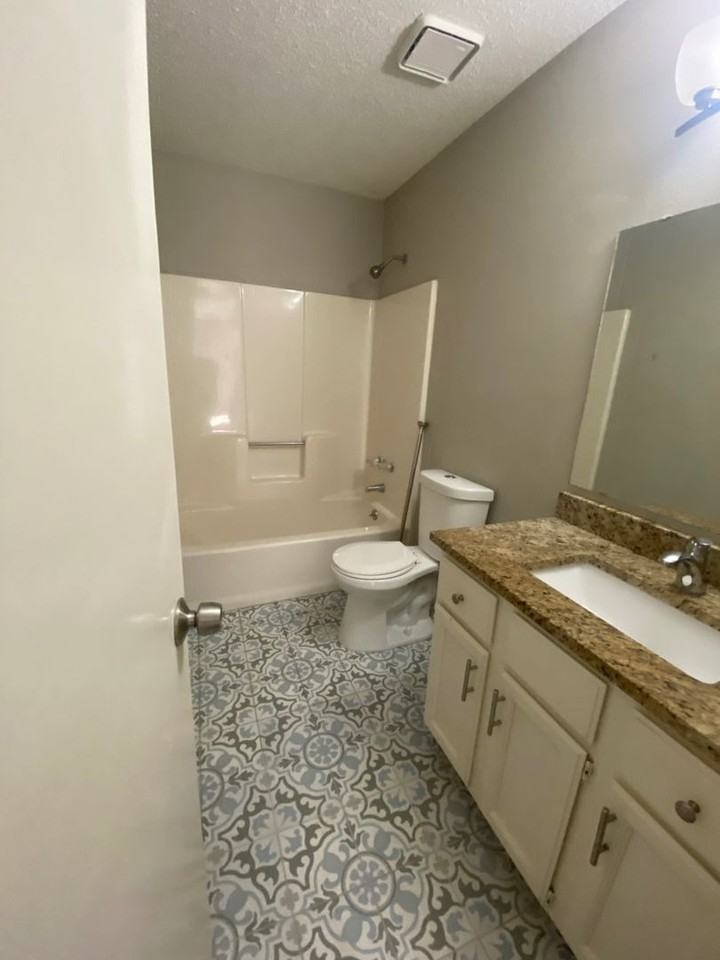 408 Ne Ash Ct - Photo 4 of 7