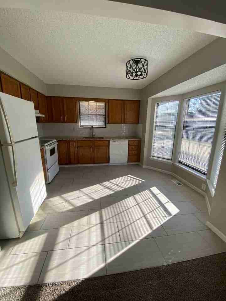 408 Ne Ash Ct - Photo 6 of 7