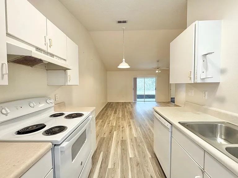 3228 Courtney Dr #3228 - Photo 3 of 34