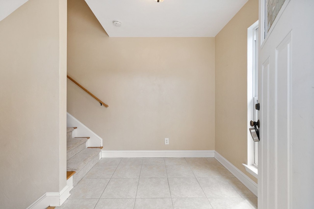 2216 E Berrie Cir - Photo 2 of 32