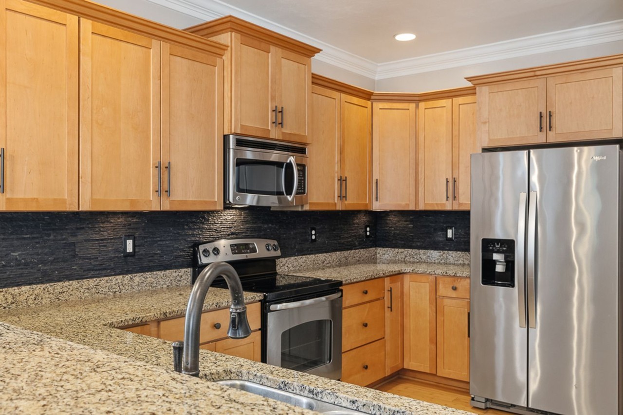 2216 E Berrie Cir - Photo 3 of 32