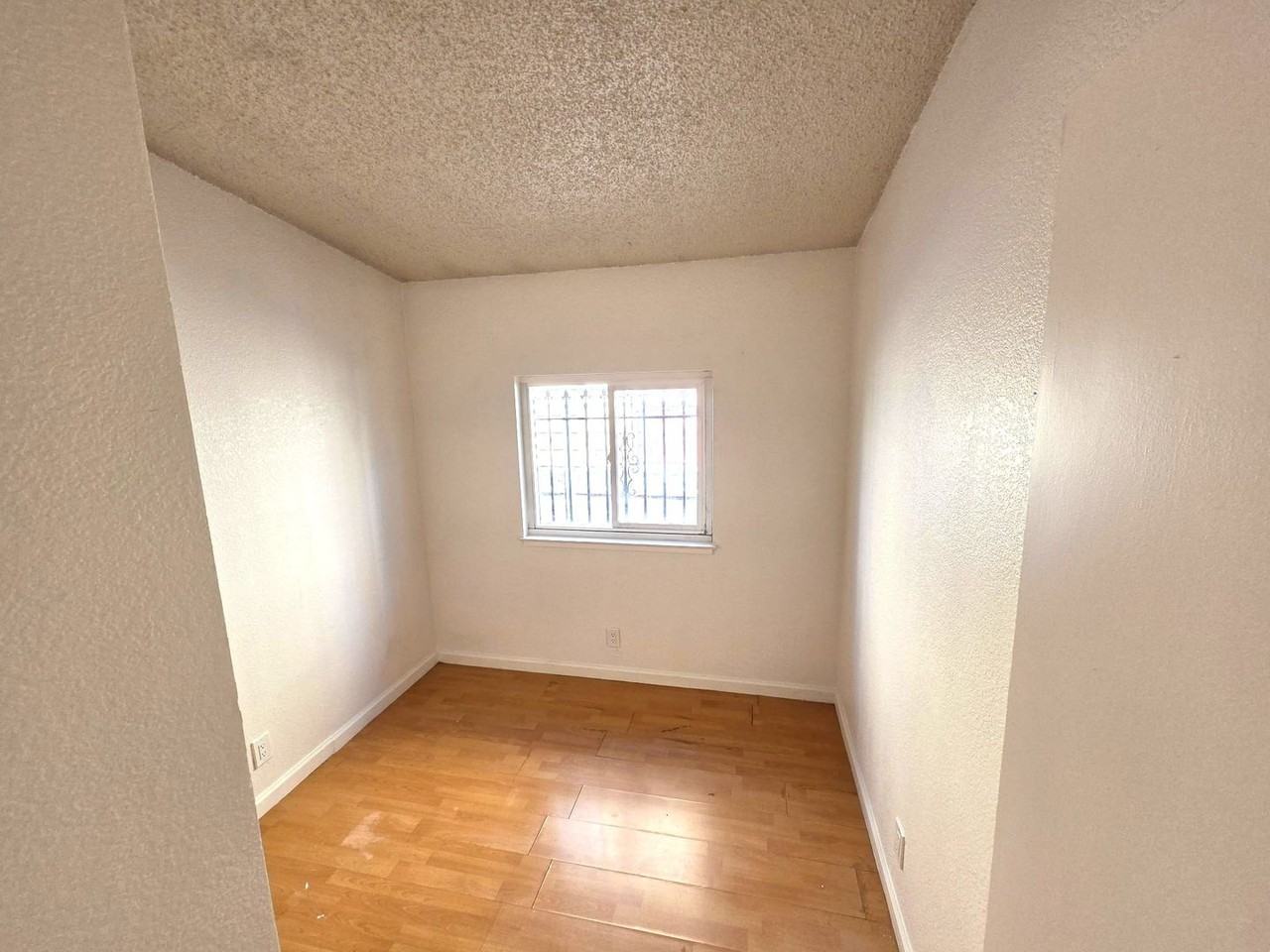 716 Sycamore St - Photo 2 of 22