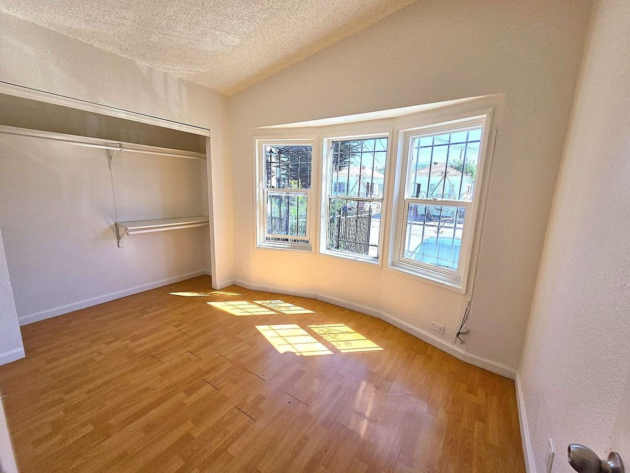 716 Sycamore St - Photo 4 of 22