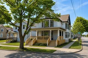 featured image of 900 Villa St
