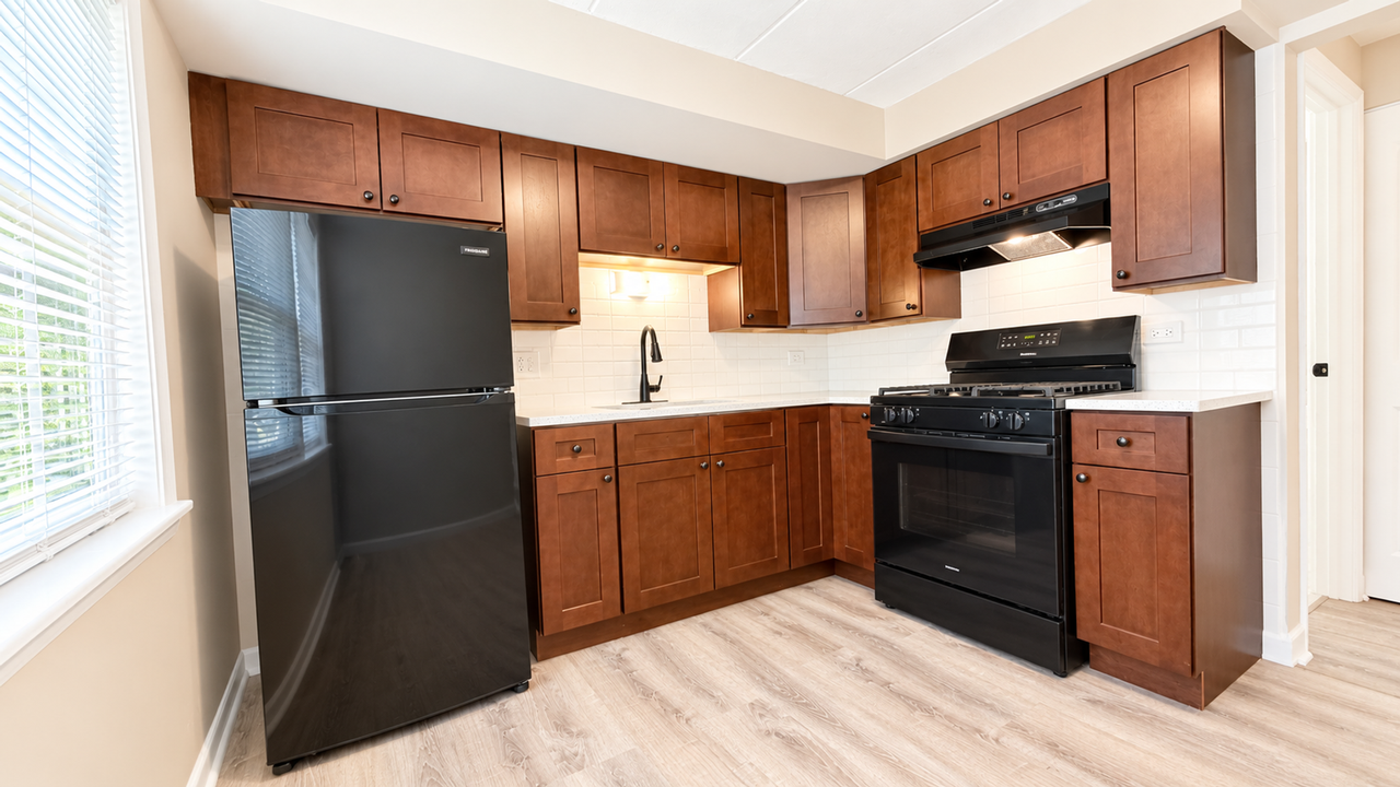 10805 S Lloyd Dr. - Photo 4 of 12