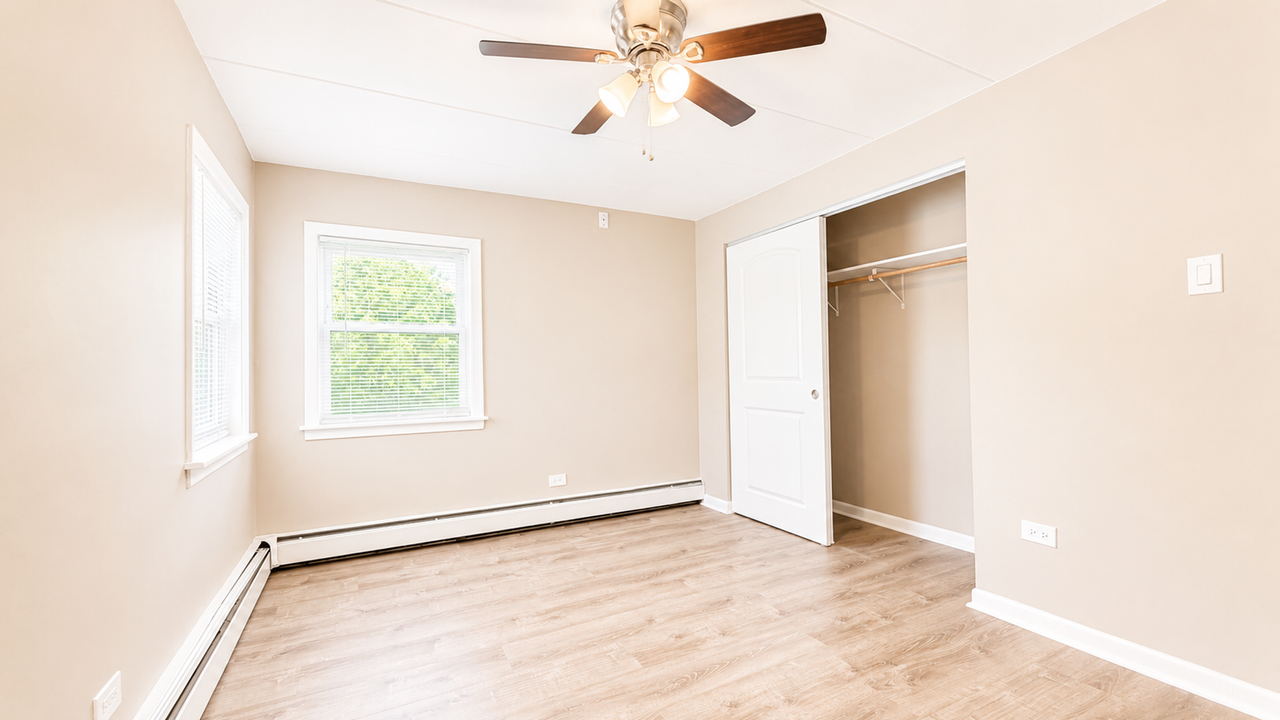 10805 S Lloyd Dr. - Photo 6 of 12