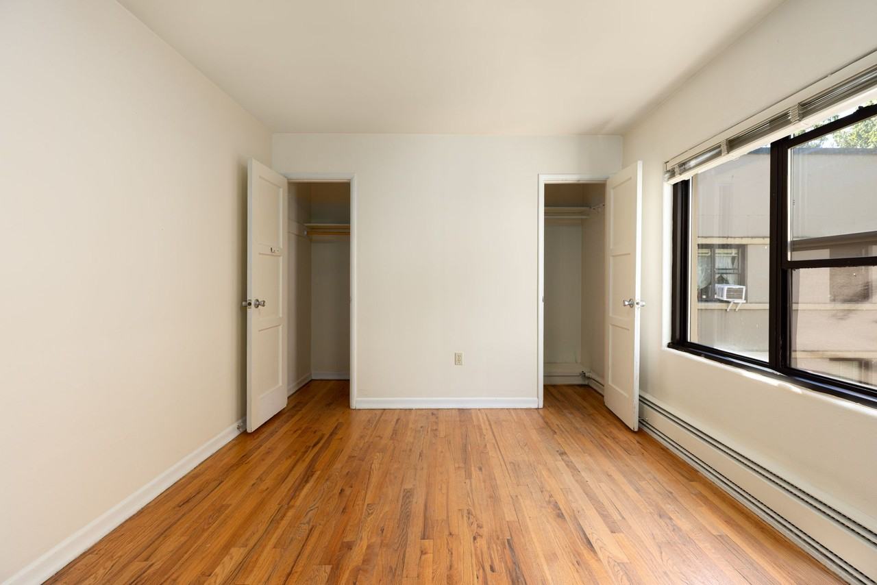 Bay Ridge Court - Photo 7 of 29