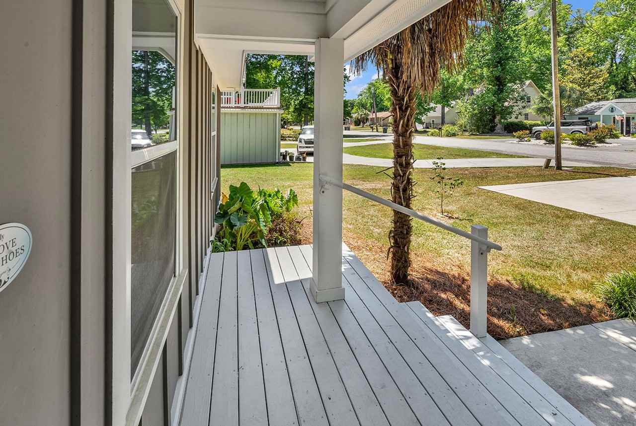 2405 Bert Dr - Photo 3 of 32