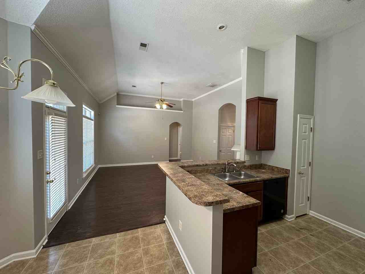 9204 Acadia Pl - Photo 7 of 23