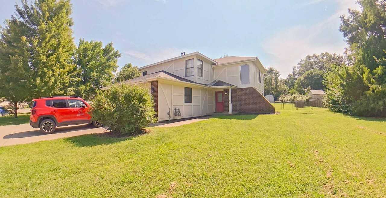2507 Candlewood Dr - Photo 2 of 10