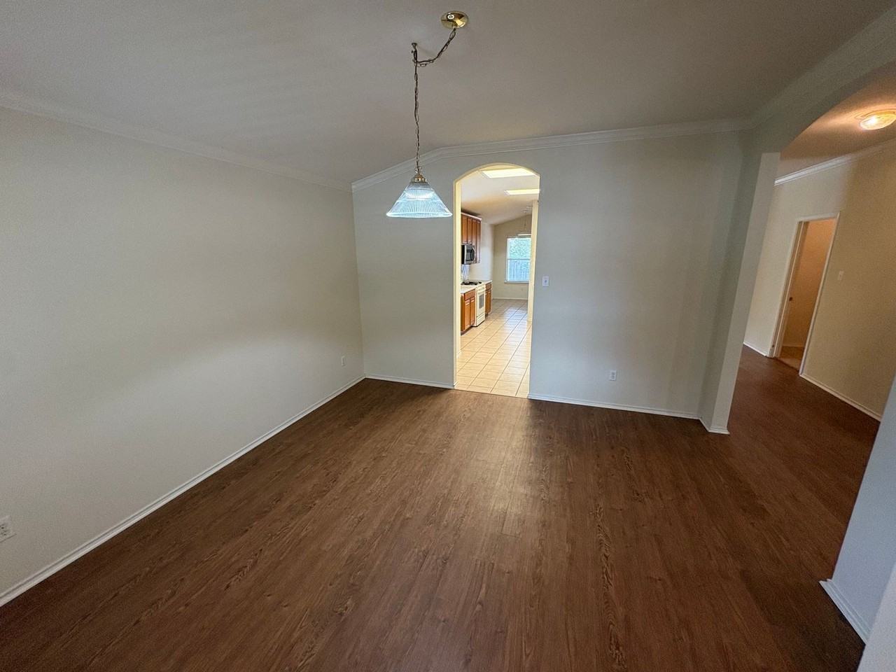 2100 Mir Woods Dr - Photo 4 of 34
