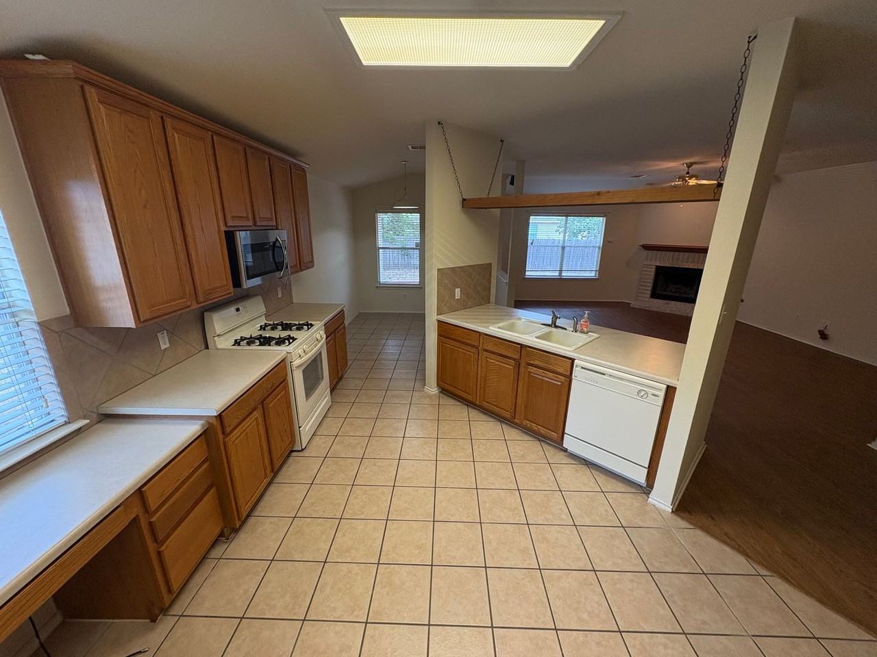 2100 Mir Woods Dr - Photo 5 of 34